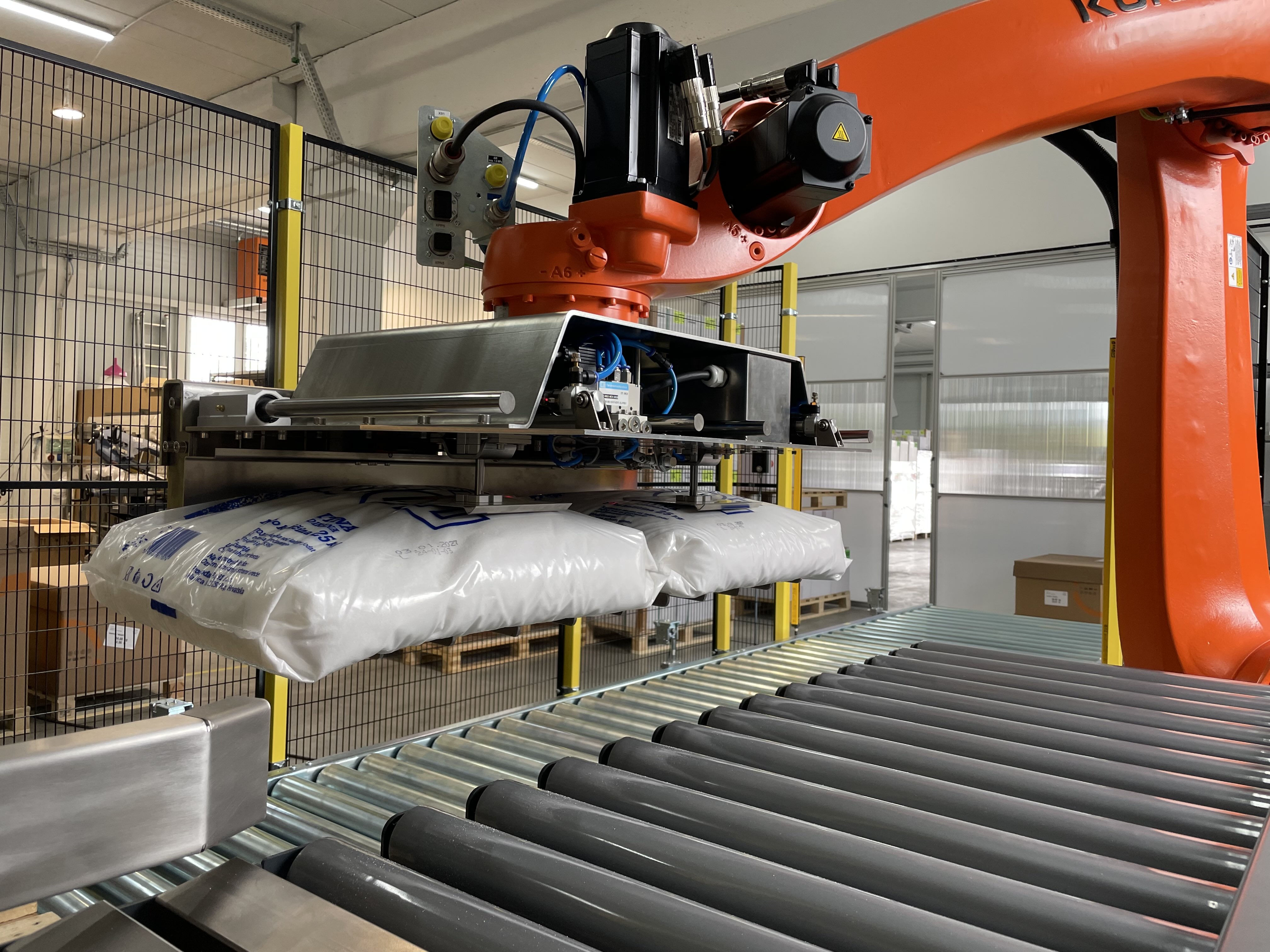 Close-up of gripping mechanism