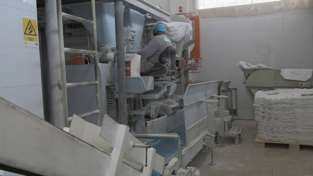 Video: Products moving through inspection station